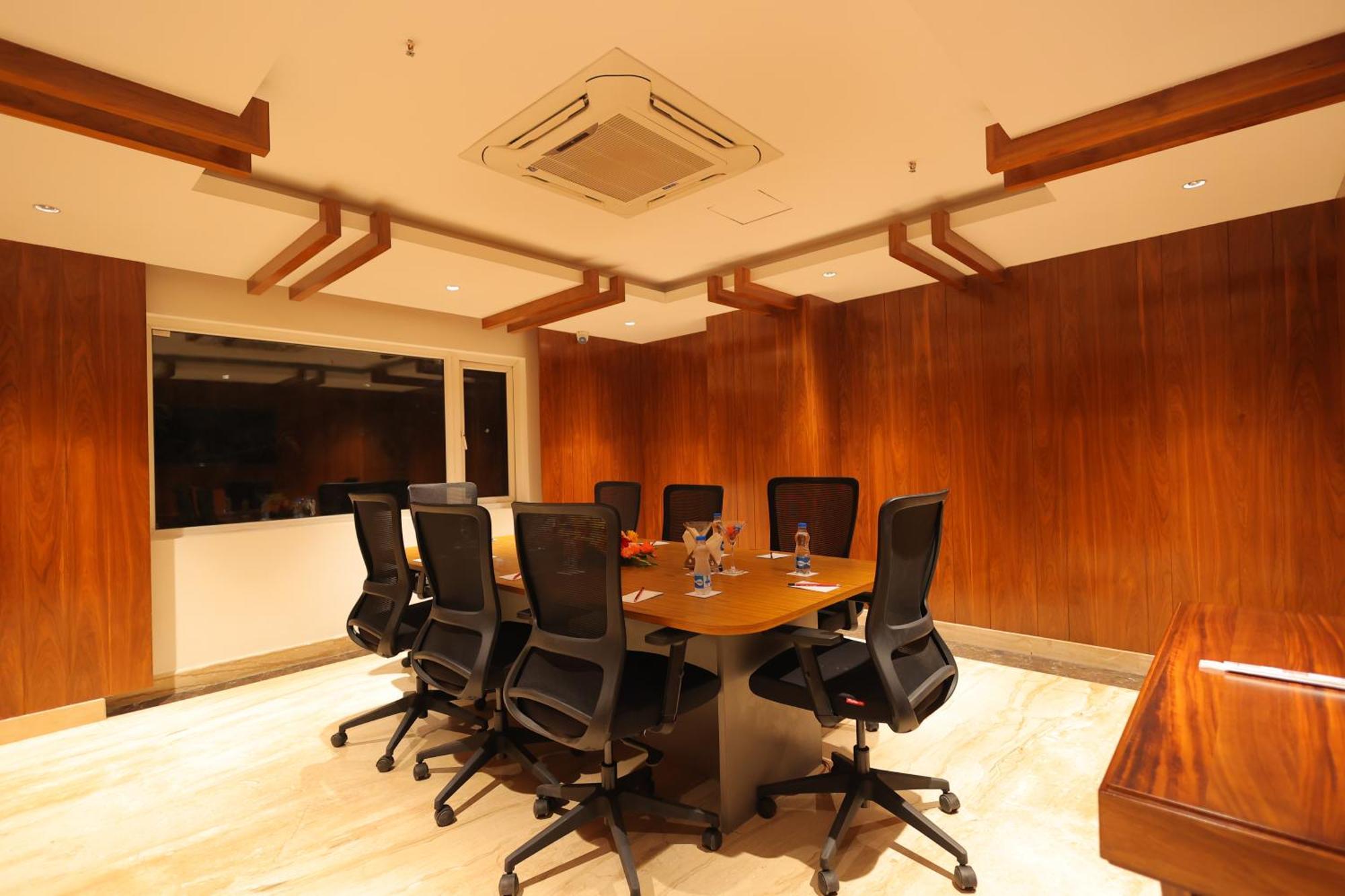 Icon Grand Hotel By Bhagini Bangalore Bagian luar foto