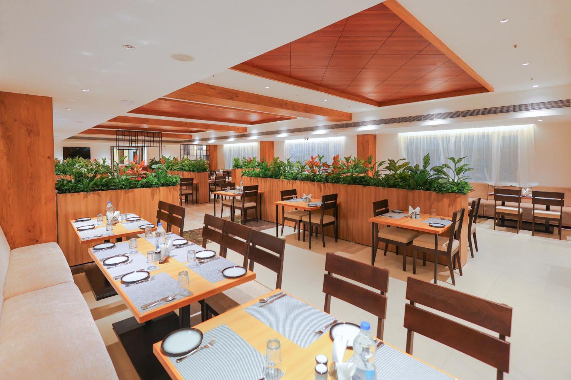 Icon Grand Hotel By Bhagini Bangalore Bagian luar foto