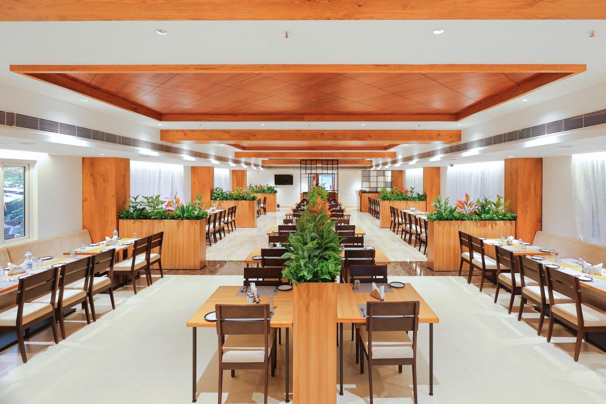 Icon Grand Hotel By Bhagini Bangalore Bagian luar foto