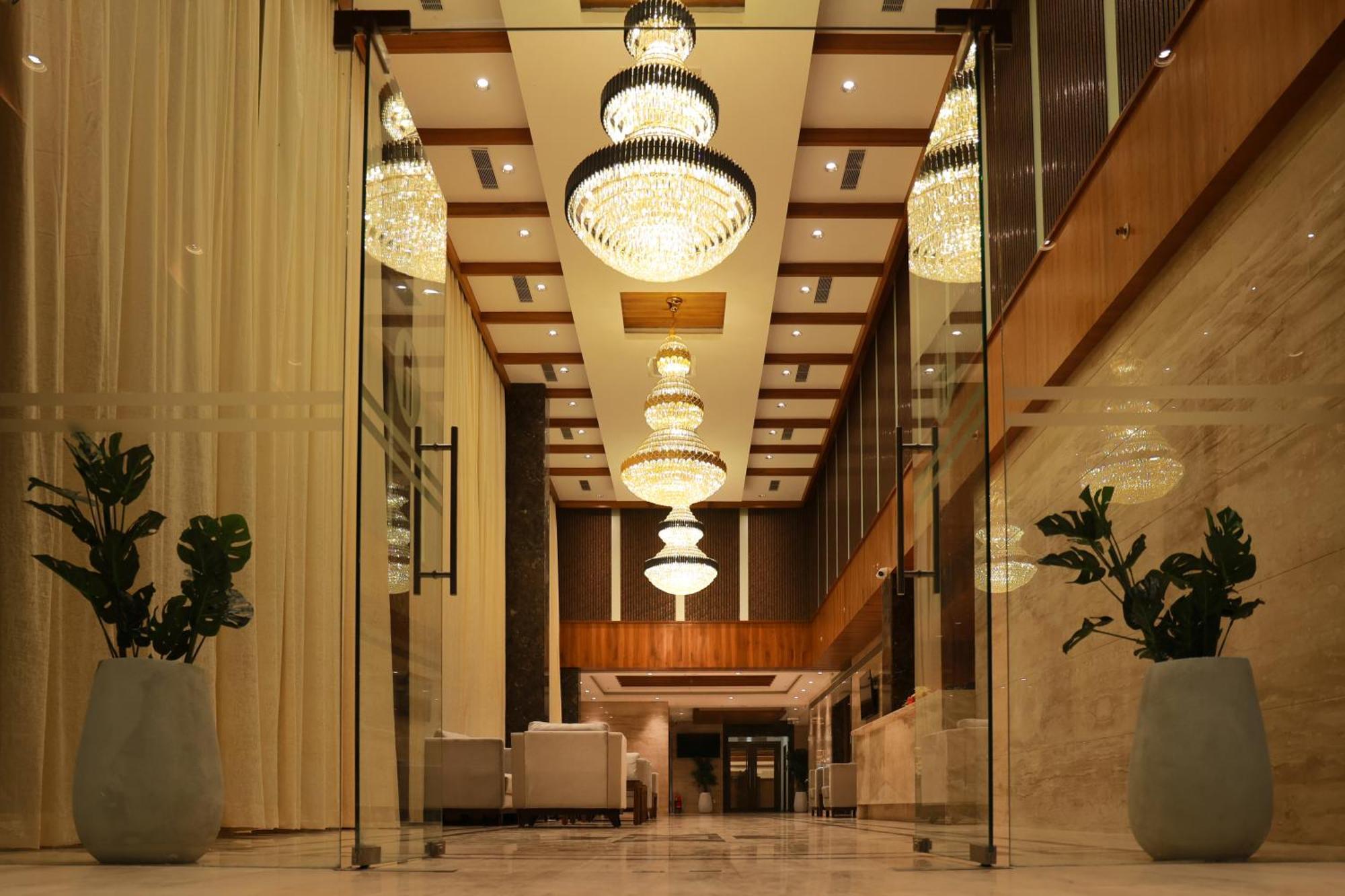 Icon Grand Hotel By Bhagini Bangalore Bagian luar foto