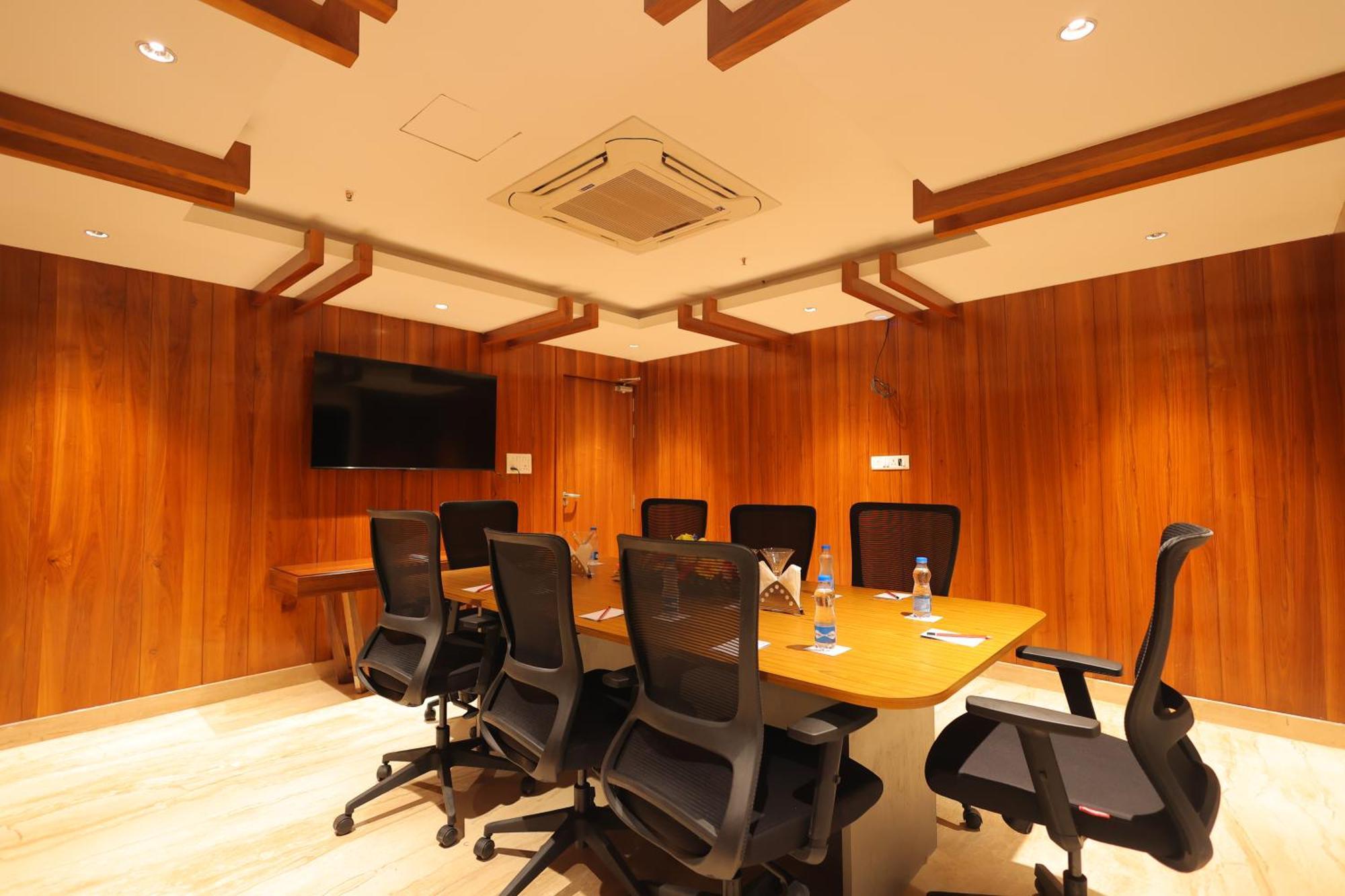 Icon Grand Hotel By Bhagini Bangalore Bagian luar foto