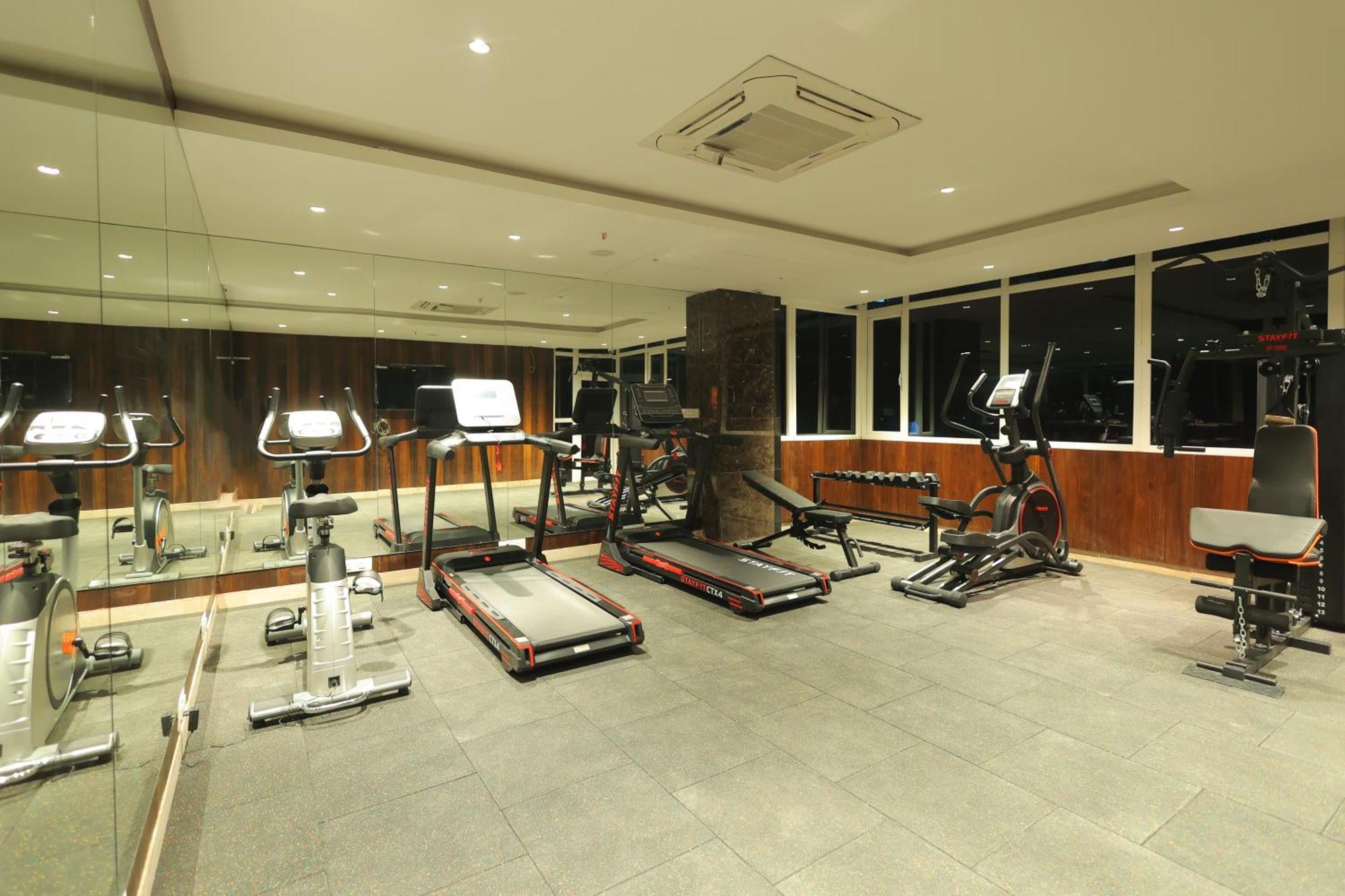 Icon Grand Hotel By Bhagini Bangalore Bagian luar foto