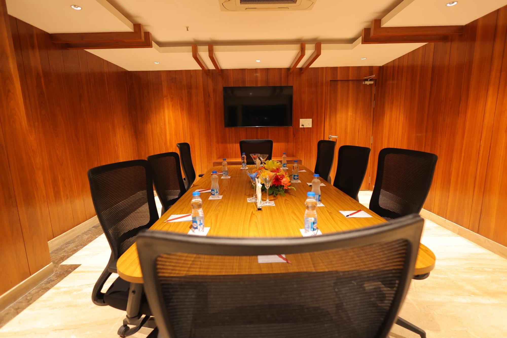 Icon Grand Hotel By Bhagini Bangalore Bagian luar foto