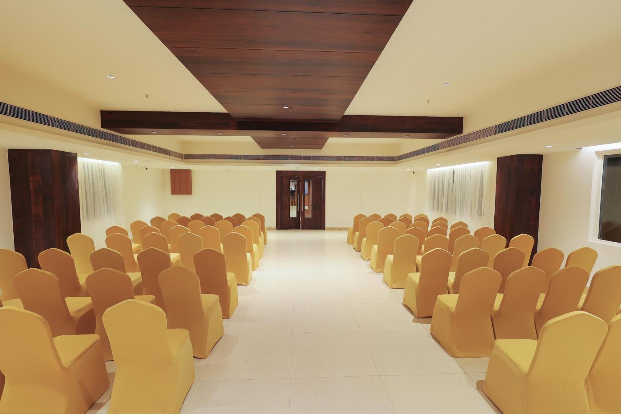 Icon Grand Hotel By Bhagini Bangalore Bagian luar foto