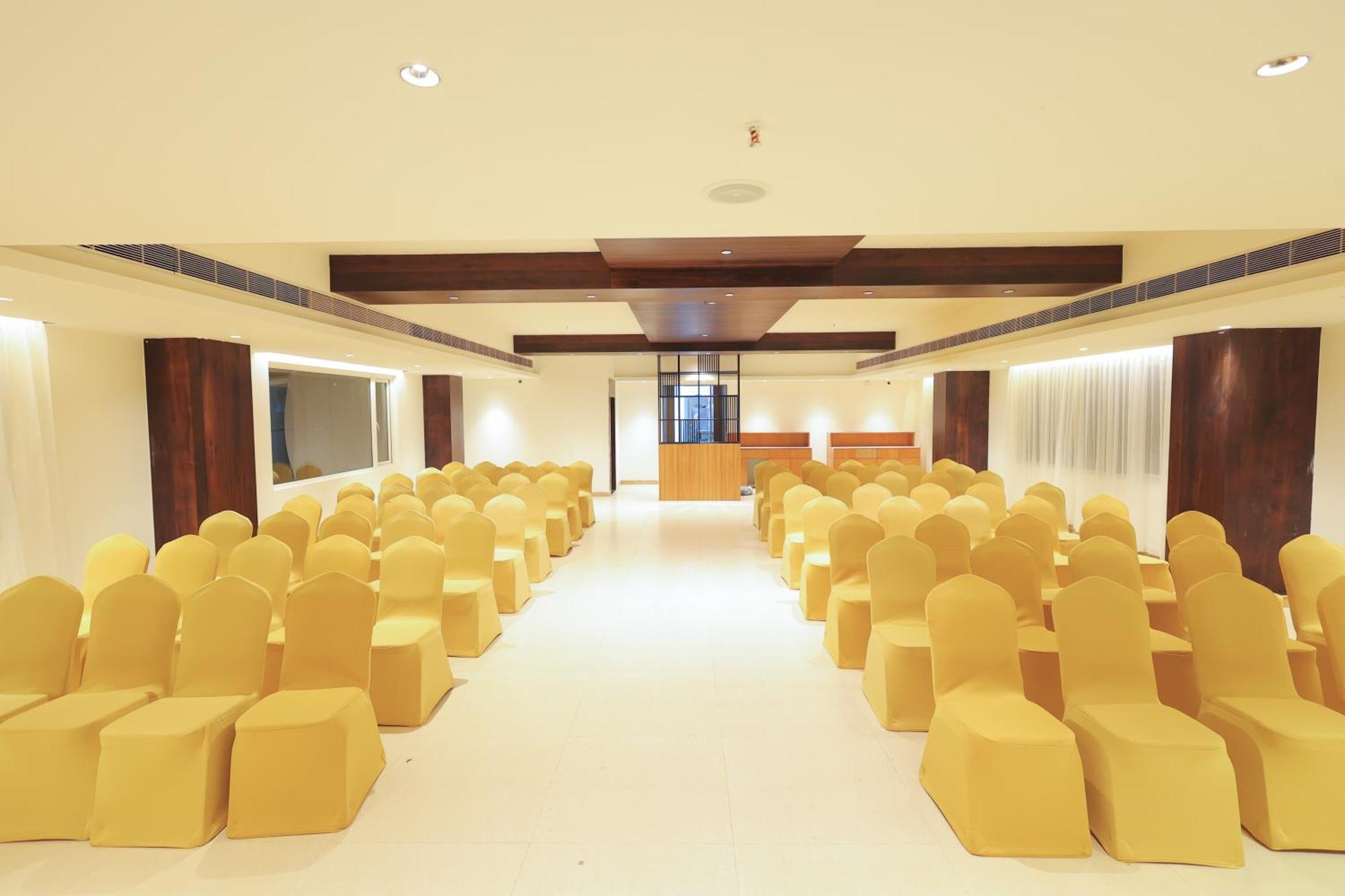 Icon Grand Hotel By Bhagini Bangalore Bagian luar foto