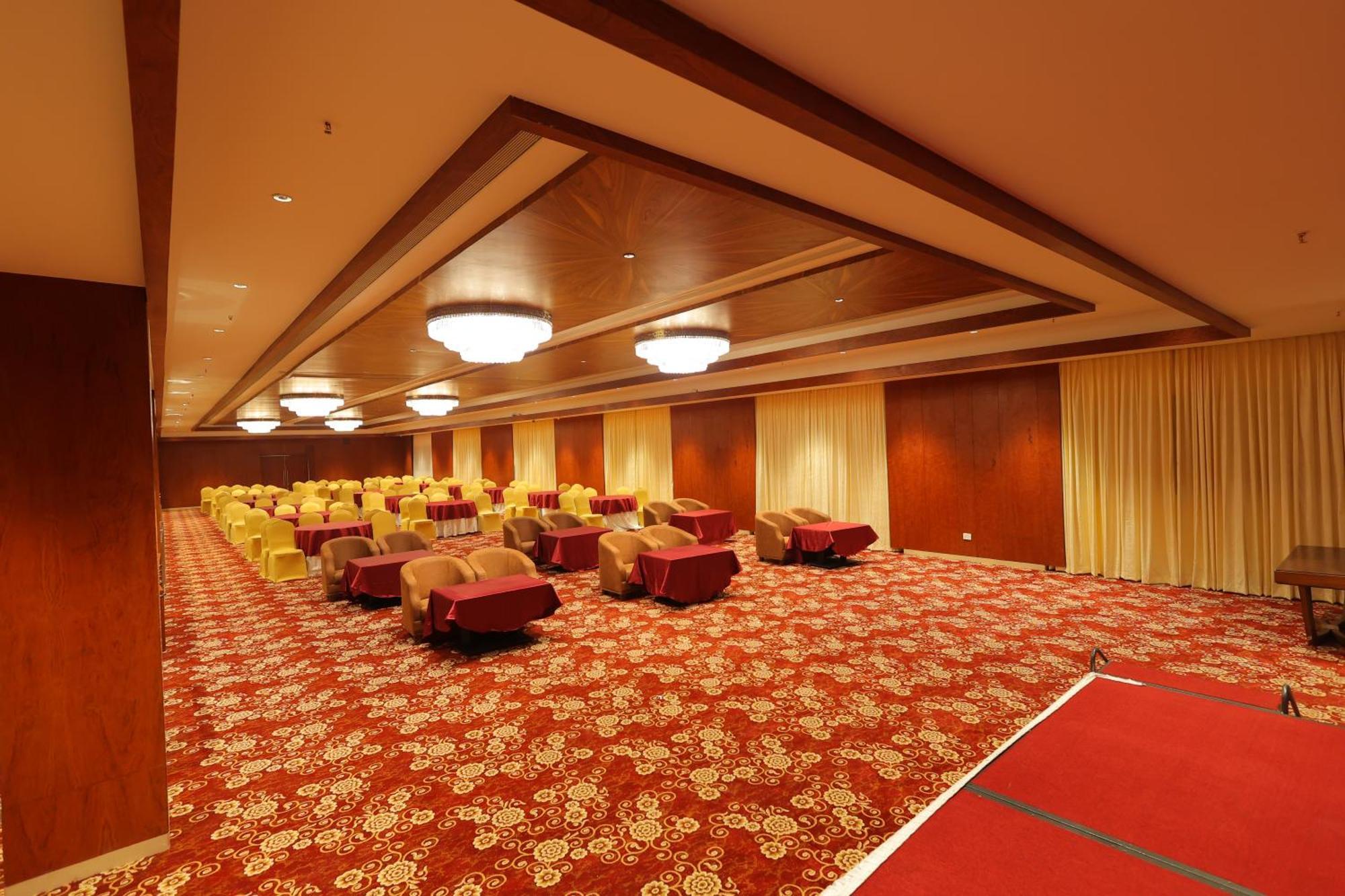 Icon Grand Hotel By Bhagini Bangalore Bagian luar foto