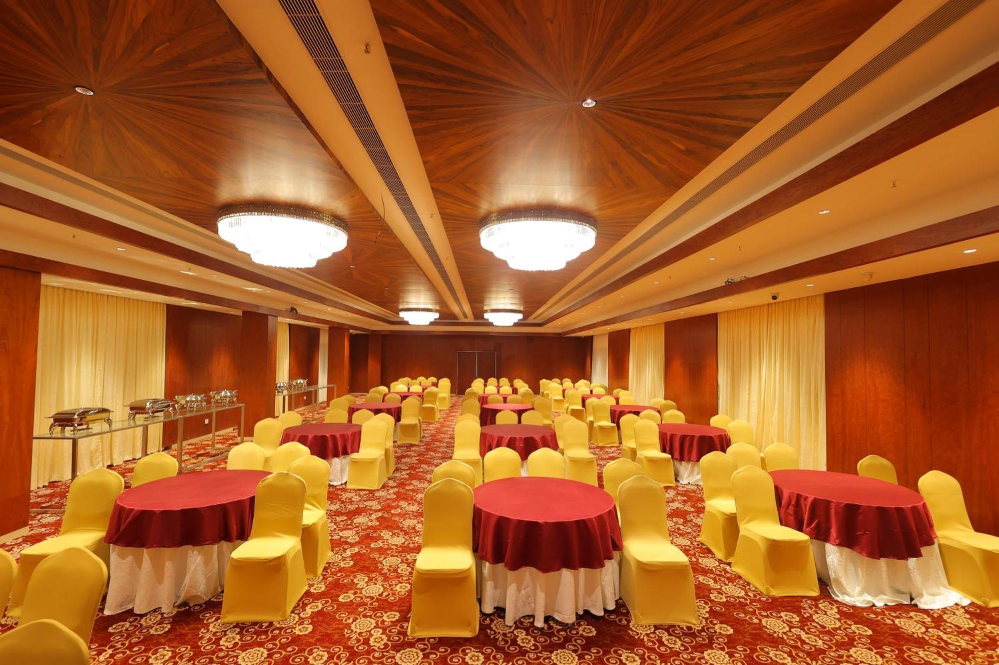 Icon Grand Hotel By Bhagini Bangalore Bagian luar foto