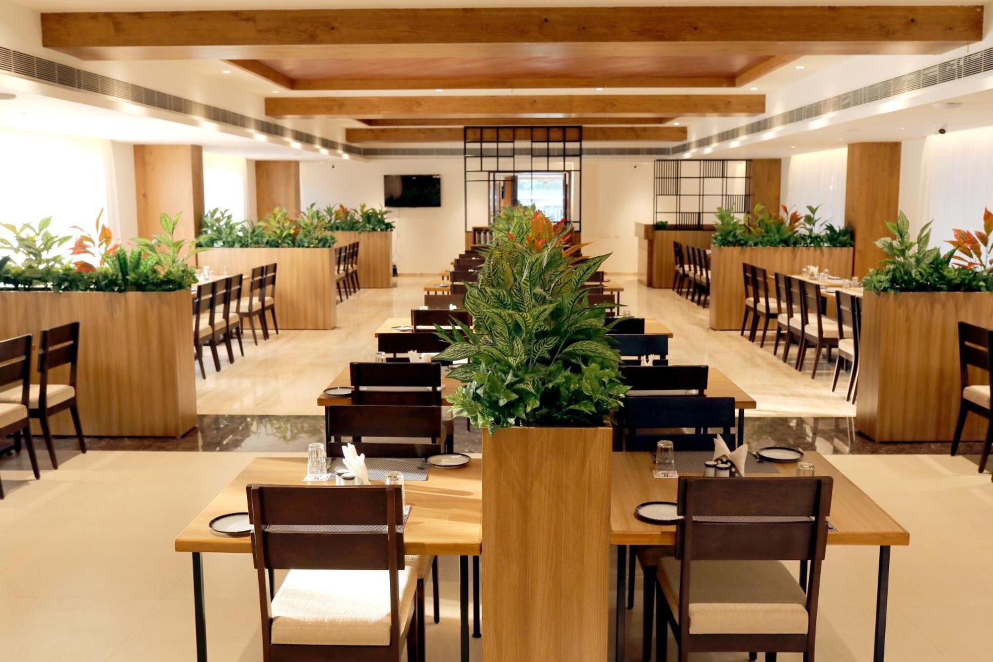 Icon Grand Hotel By Bhagini Bangalore Bagian luar foto