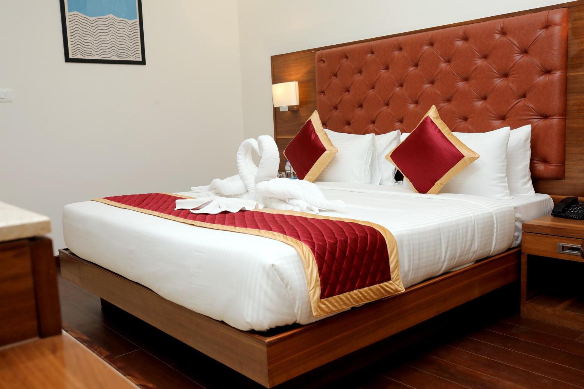 Icon Grand Hotel By Bhagini Bangalore Bagian luar foto