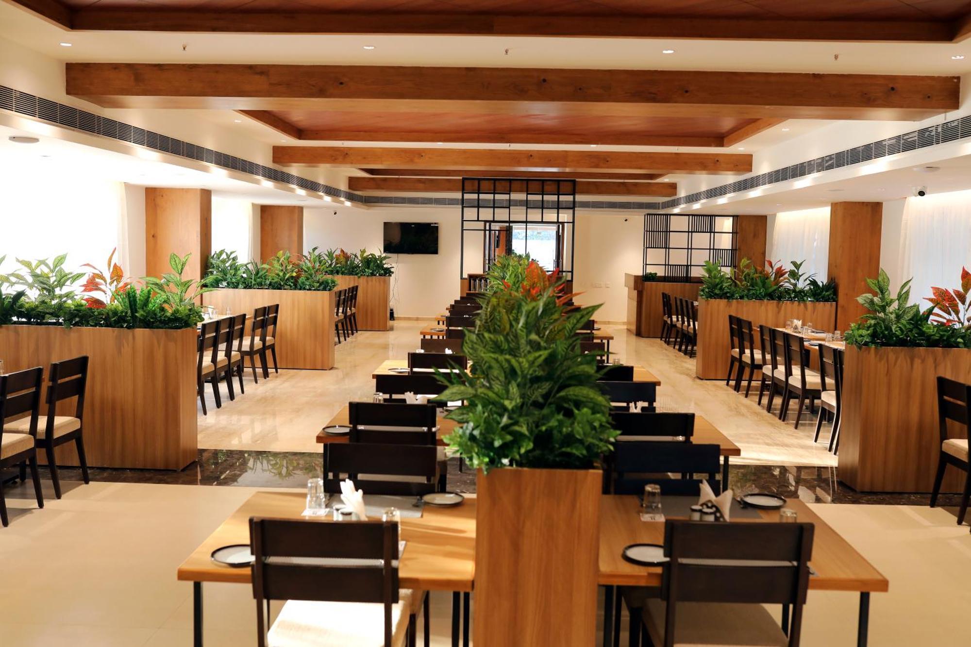 Icon Grand Hotel By Bhagini Bangalore Bagian luar foto