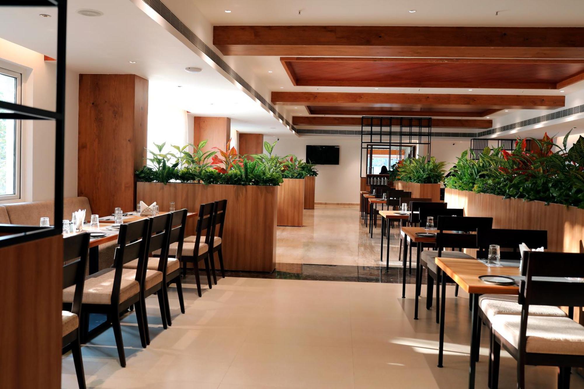 Icon Grand Hotel By Bhagini Bangalore Bagian luar foto