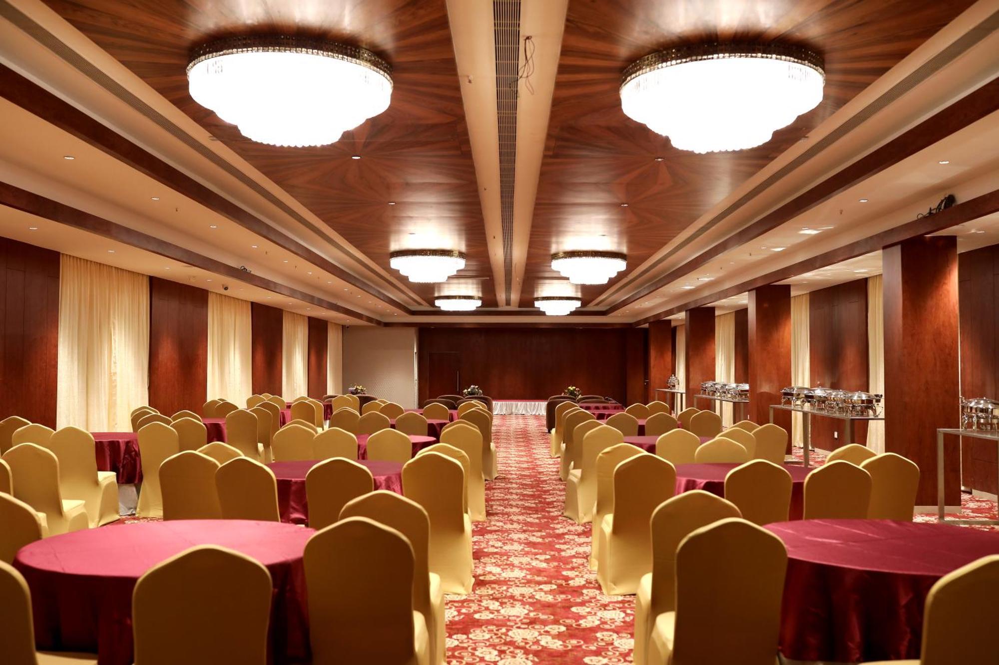 Icon Grand Hotel By Bhagini Bangalore Bagian luar foto