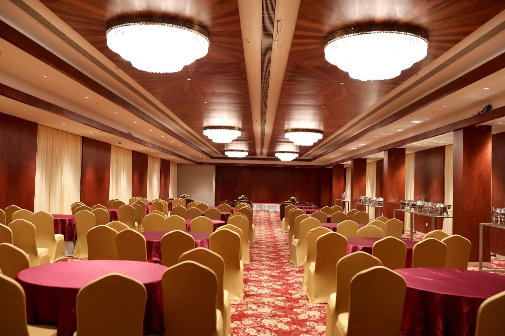 Icon Grand Hotel By Bhagini Bangalore Bagian luar foto