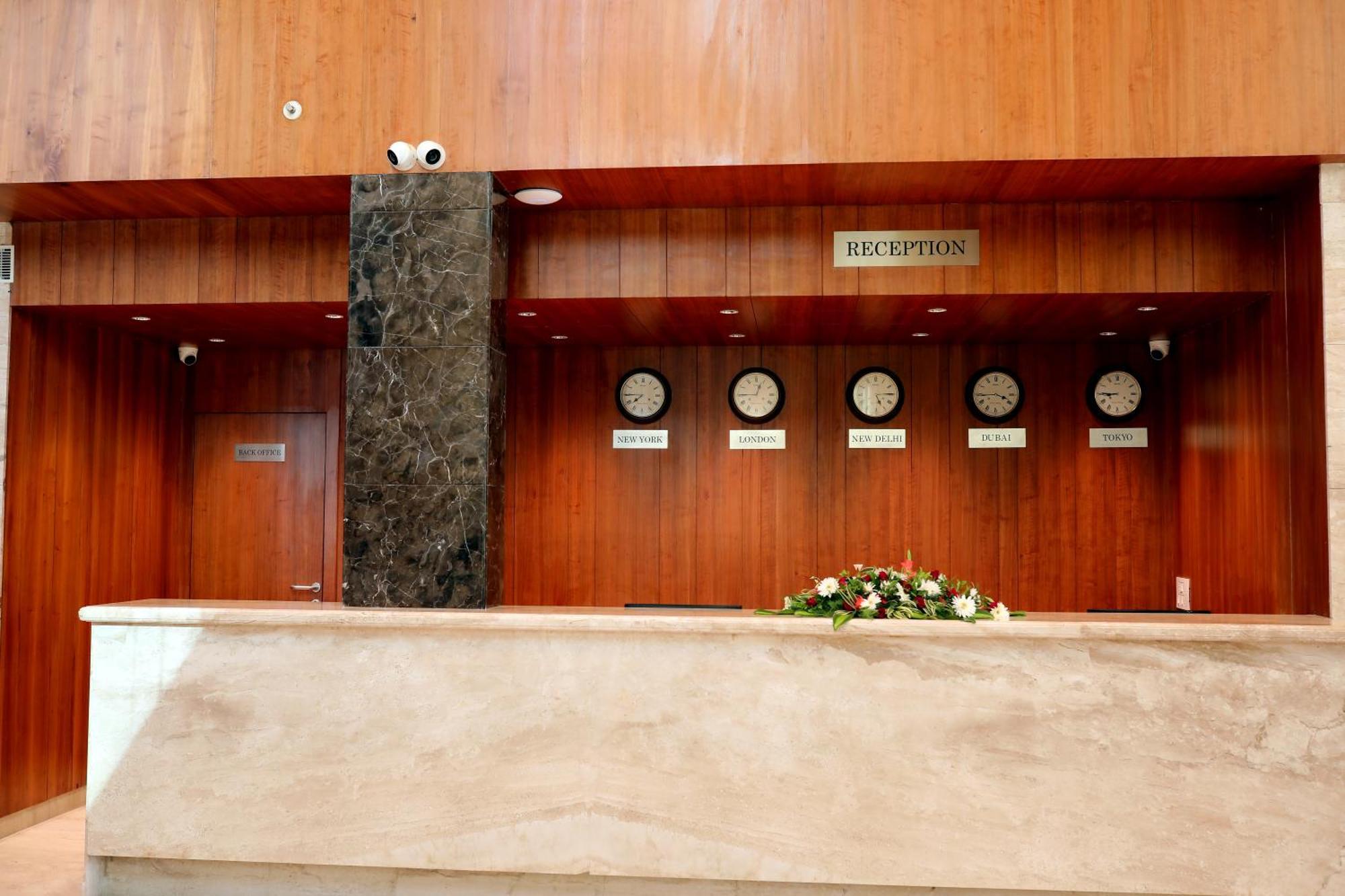 Icon Grand Hotel By Bhagini Bangalore Bagian luar foto
