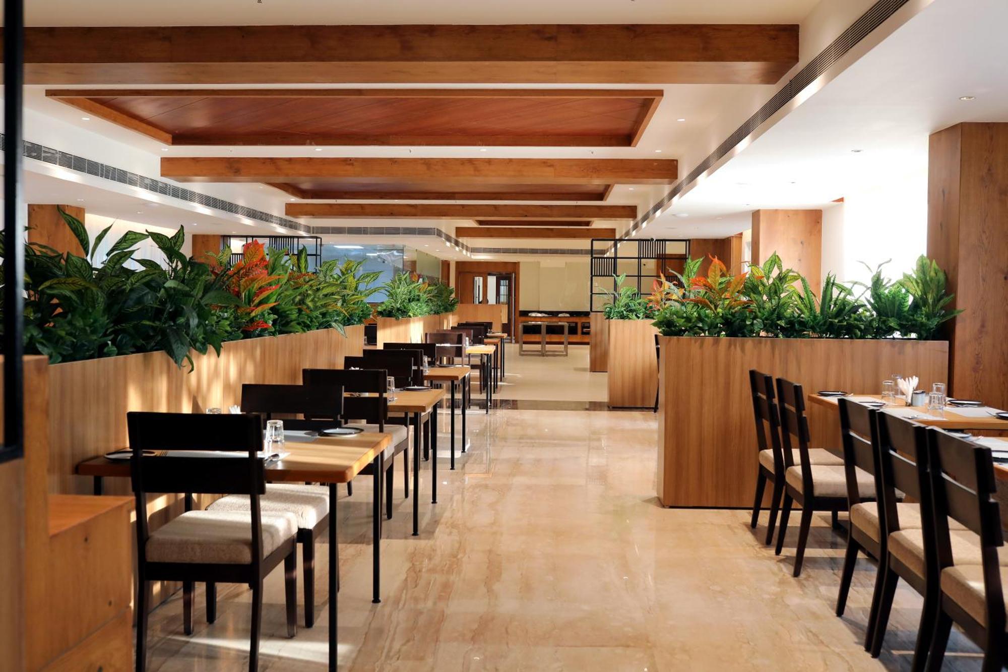 Icon Grand Hotel By Bhagini Bangalore Bagian luar foto