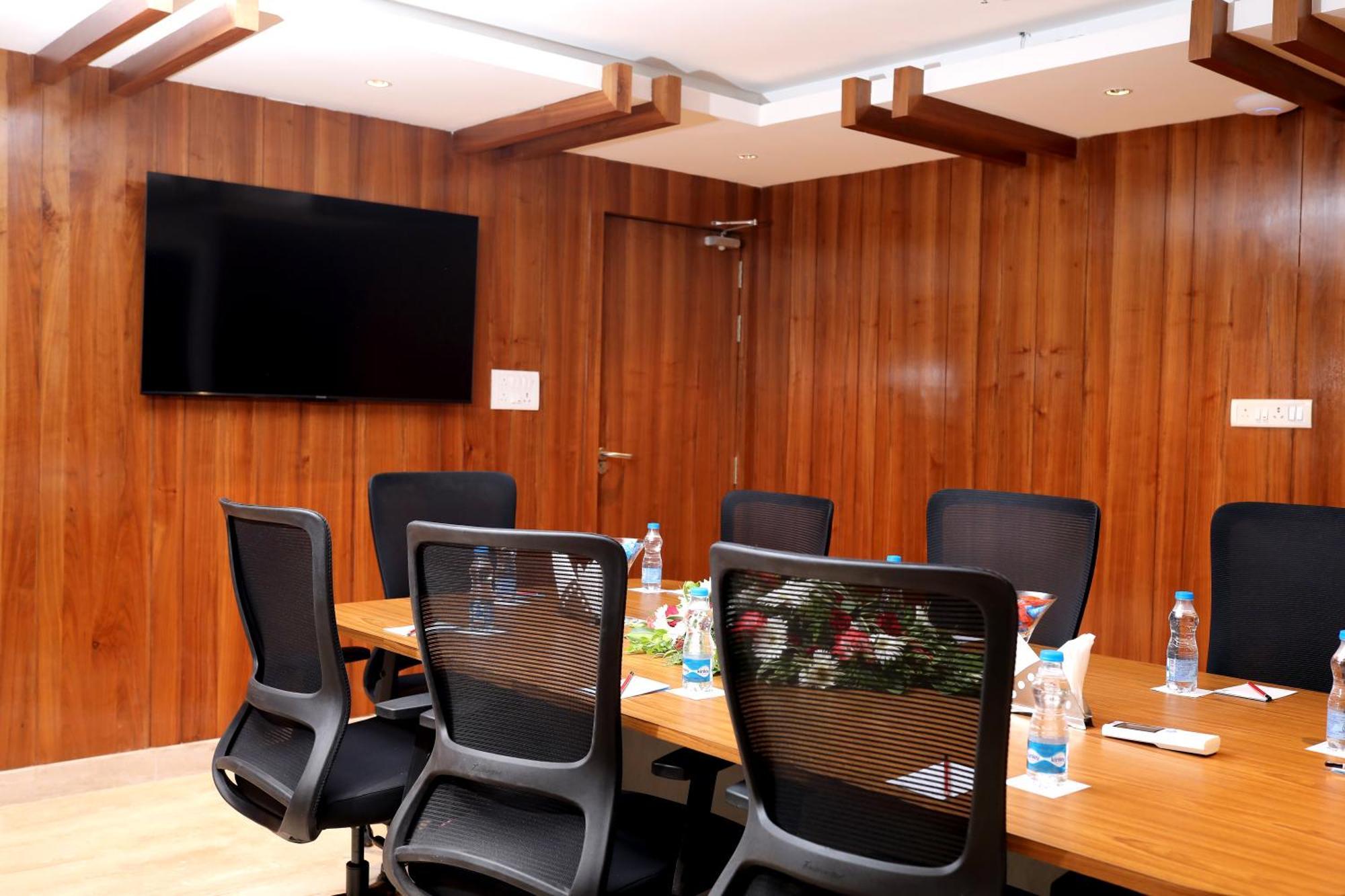 Icon Grand Hotel By Bhagini Bangalore Bagian luar foto