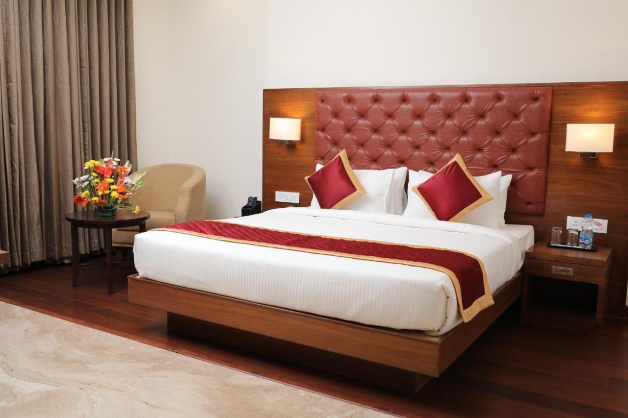 Icon Grand Hotel By Bhagini Bangalore Bagian luar foto
