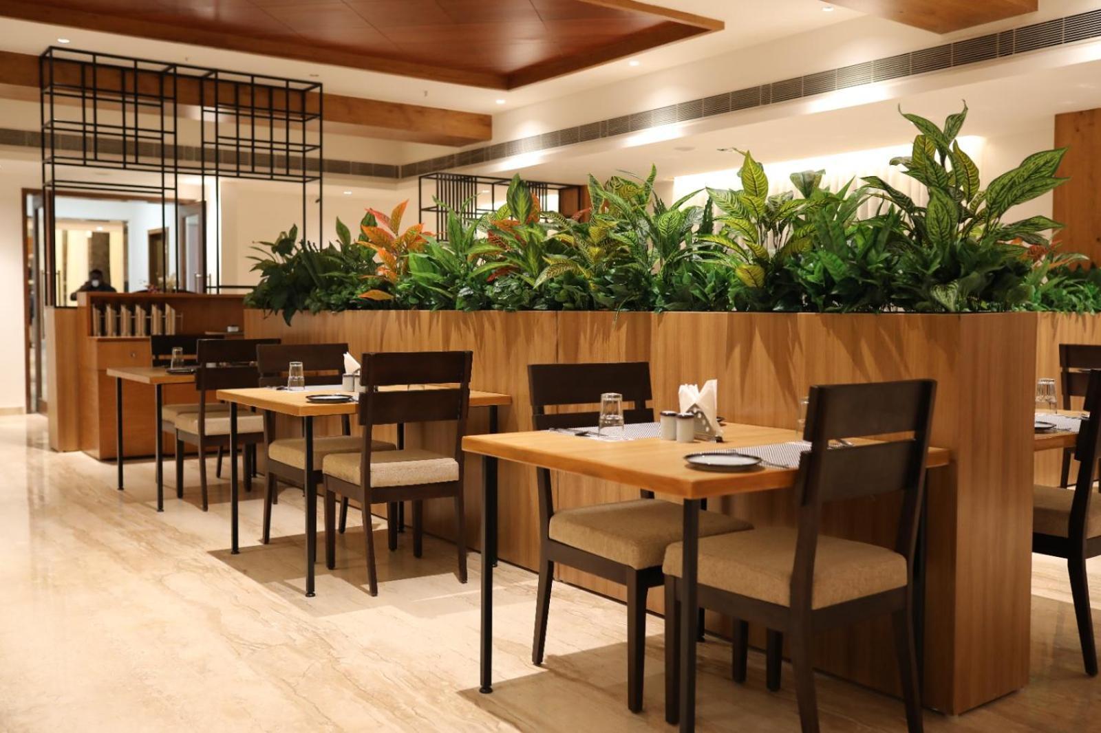 Icon Grand Hotel By Bhagini Bangalore Bagian luar foto
