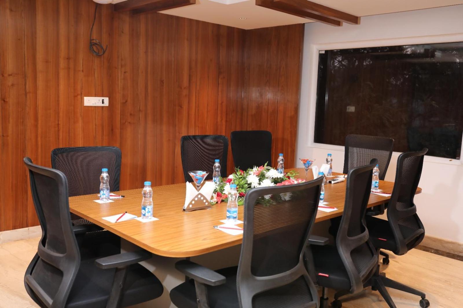 Icon Grand Hotel By Bhagini Bangalore Bagian luar foto